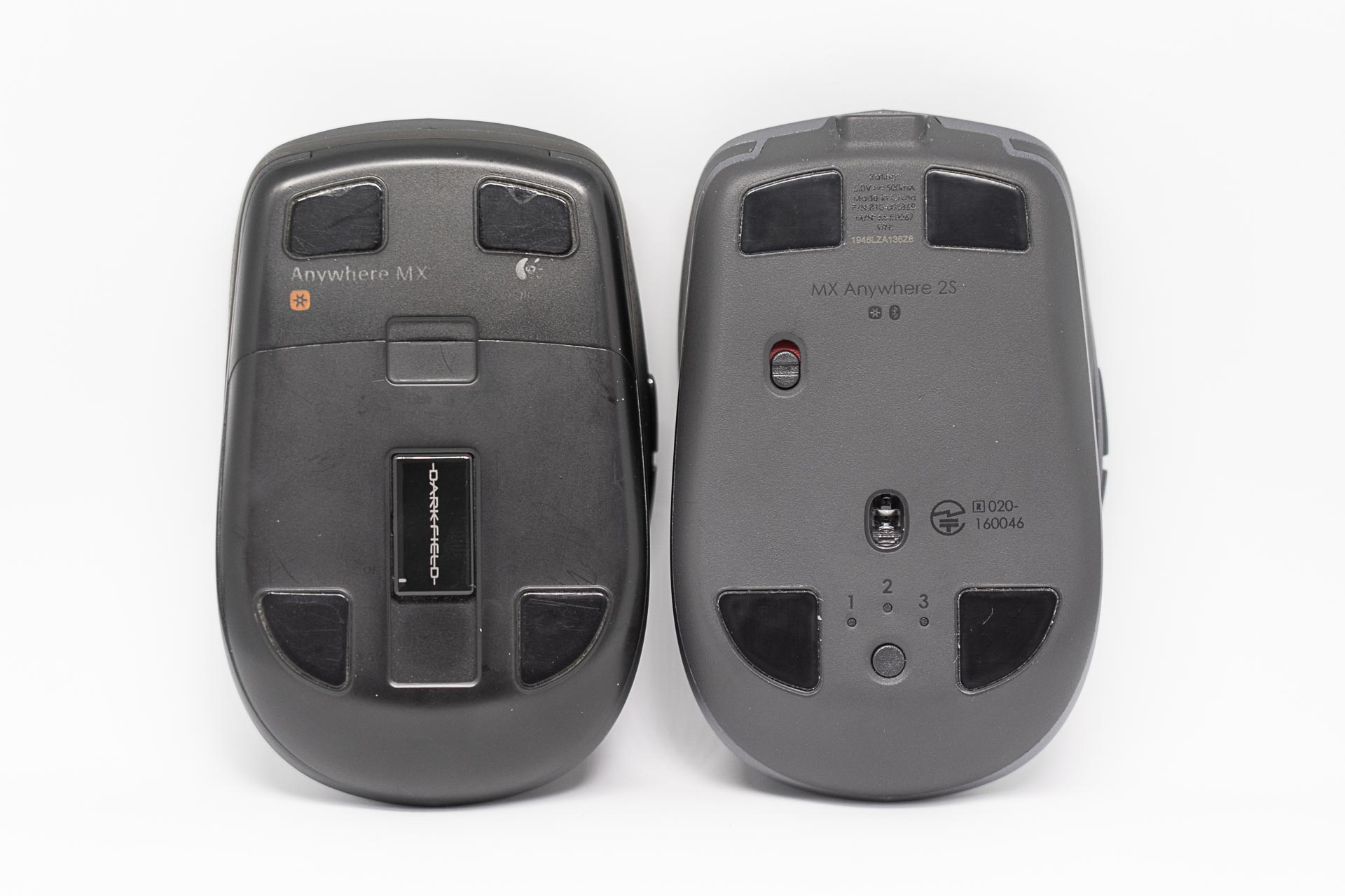 M905r（左）と MX1600s（右）でスイッチのサイズが圧倒的に違う