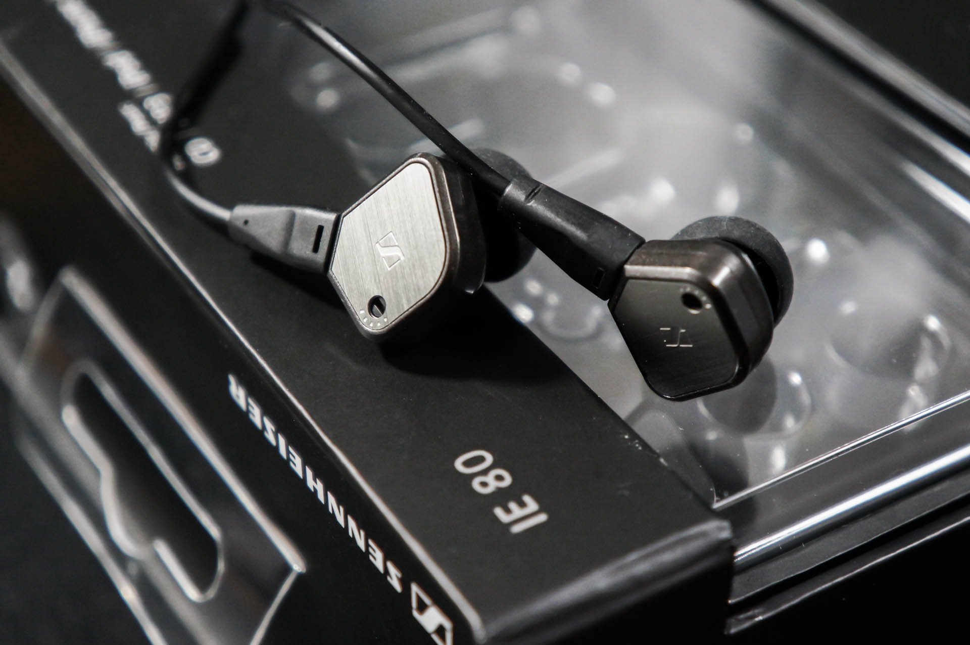 IE80。多分耳の形との相性もばっちりとは言えない気がしている