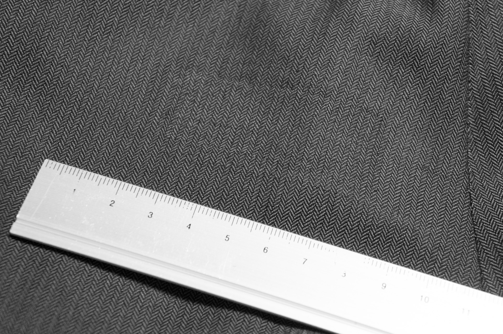 じろじろ見るとばれる